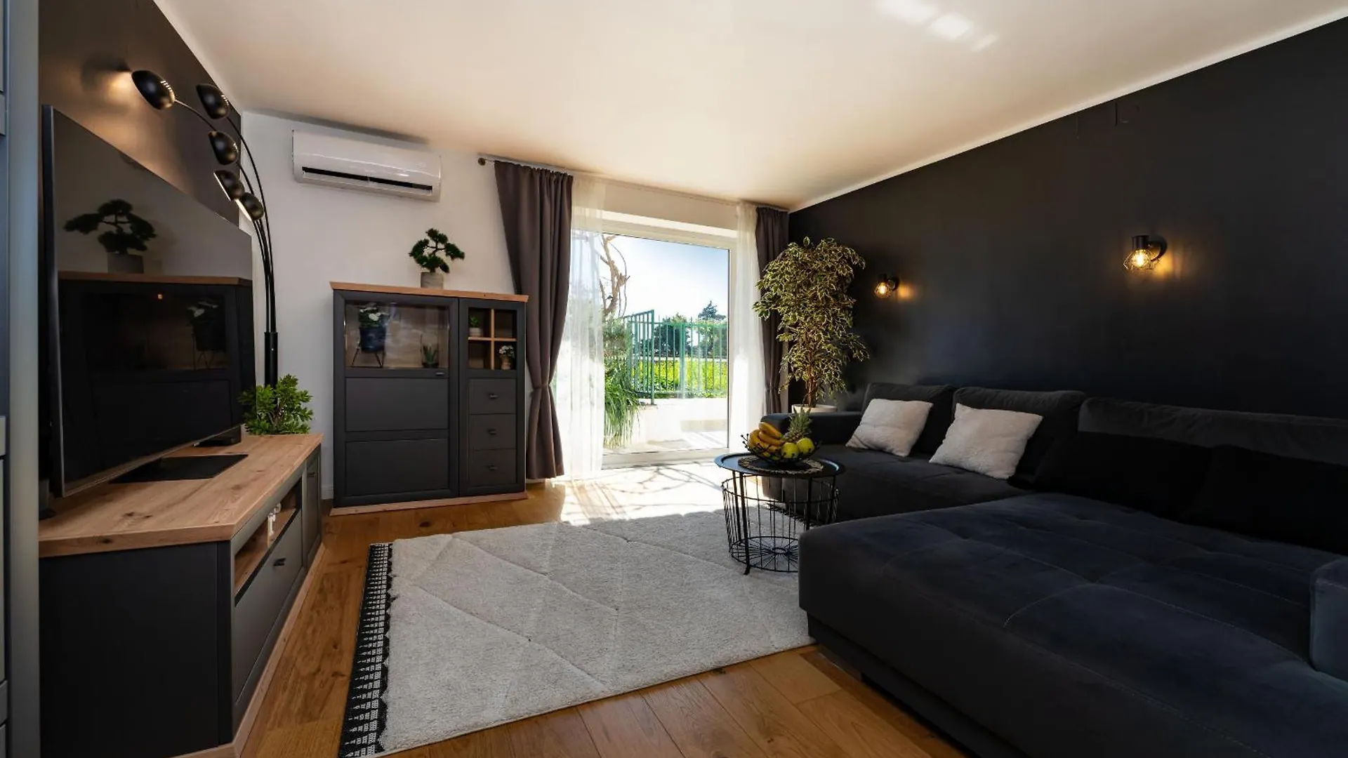 My Dalmatia - Beach Apartment 74 With Private Garage Split