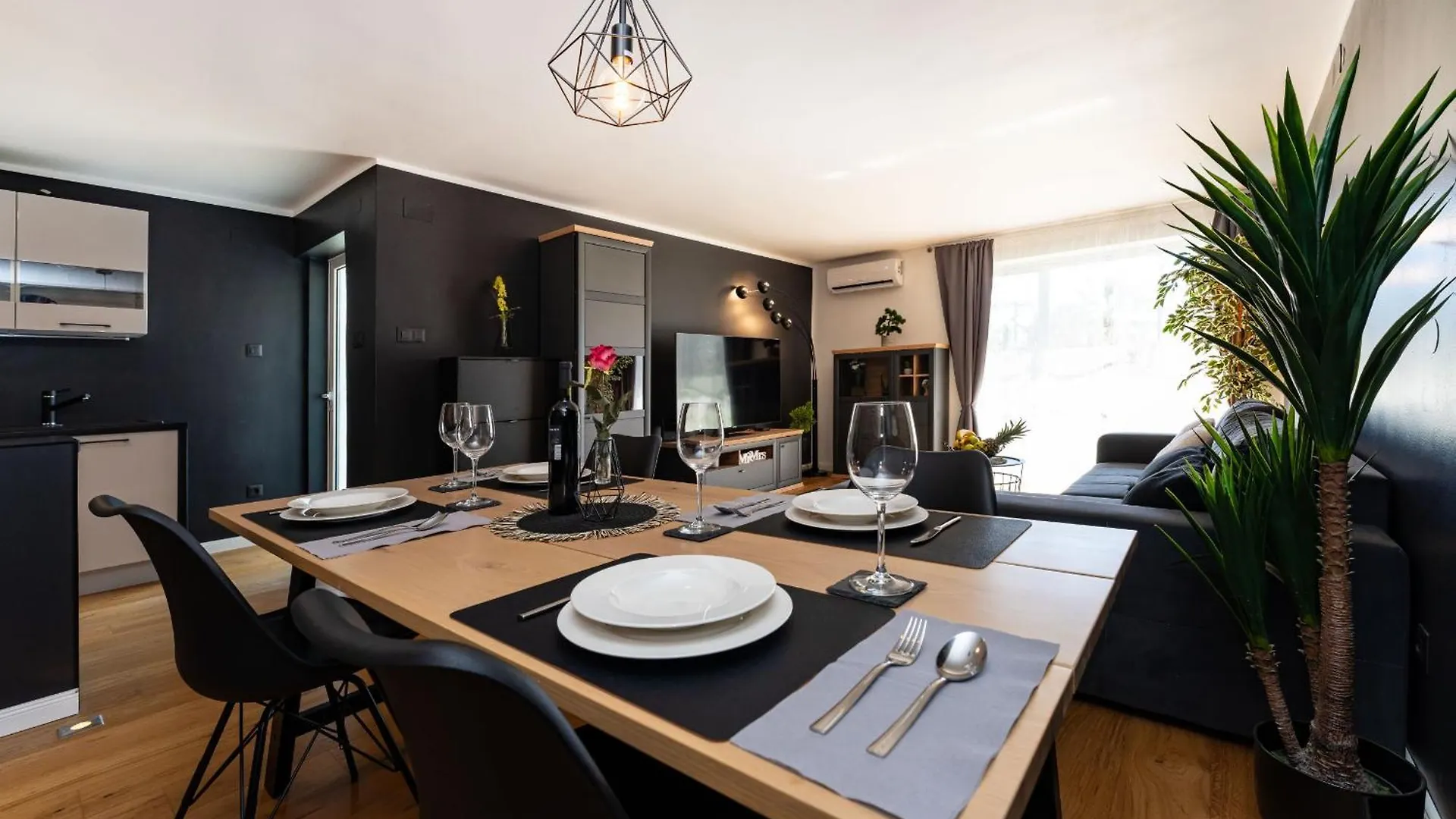 My Dalmatia - Beach Apartment 74 With Private Garage Split