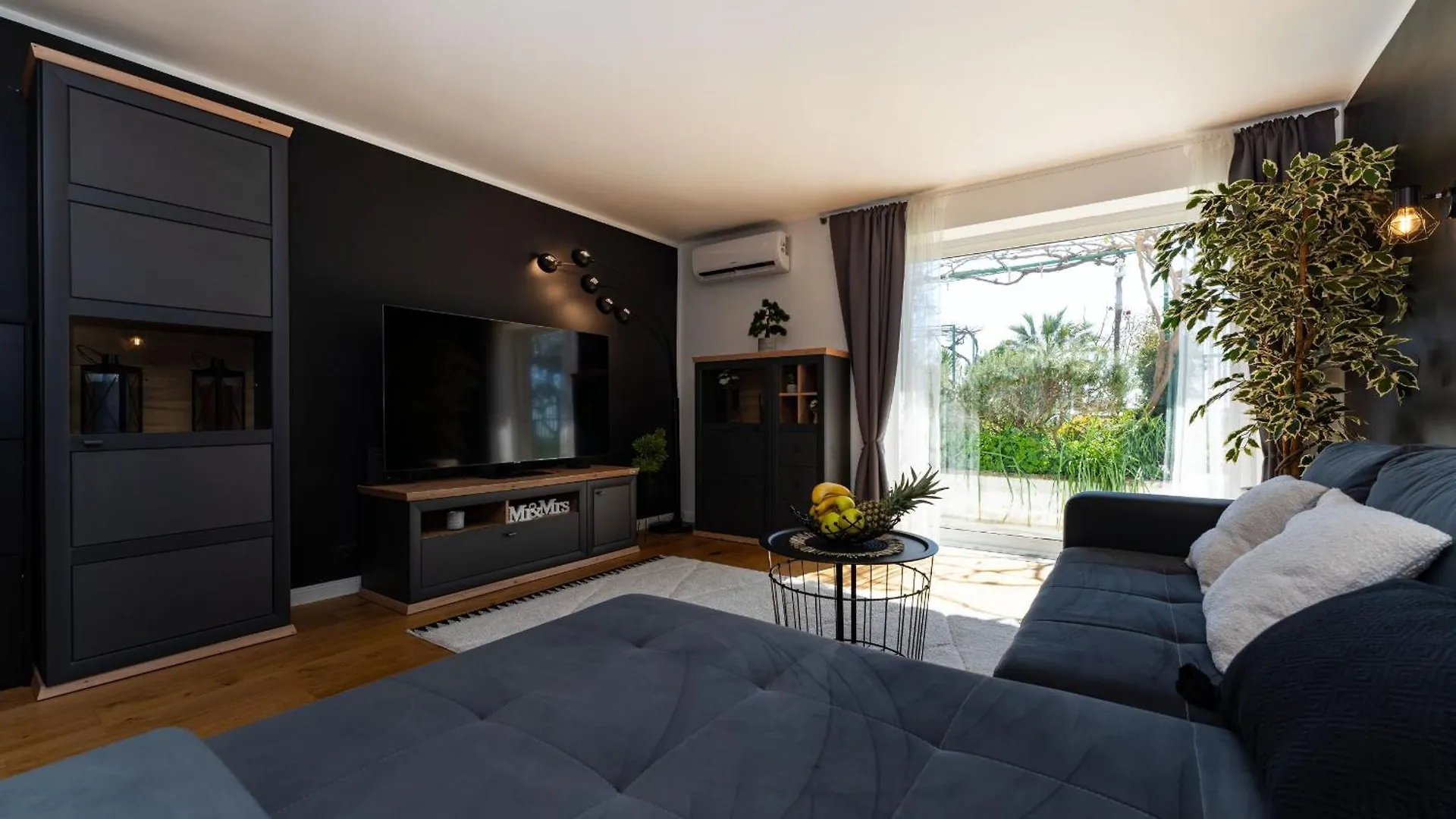 My Dalmatia - Beach Apartment 74 With Private Garage Split