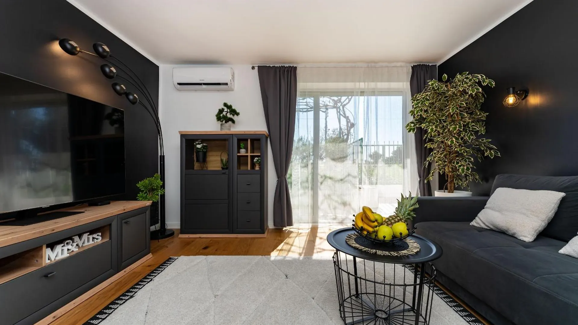 My Dalmatia - Beach Apartment 74 With Private Garage Split