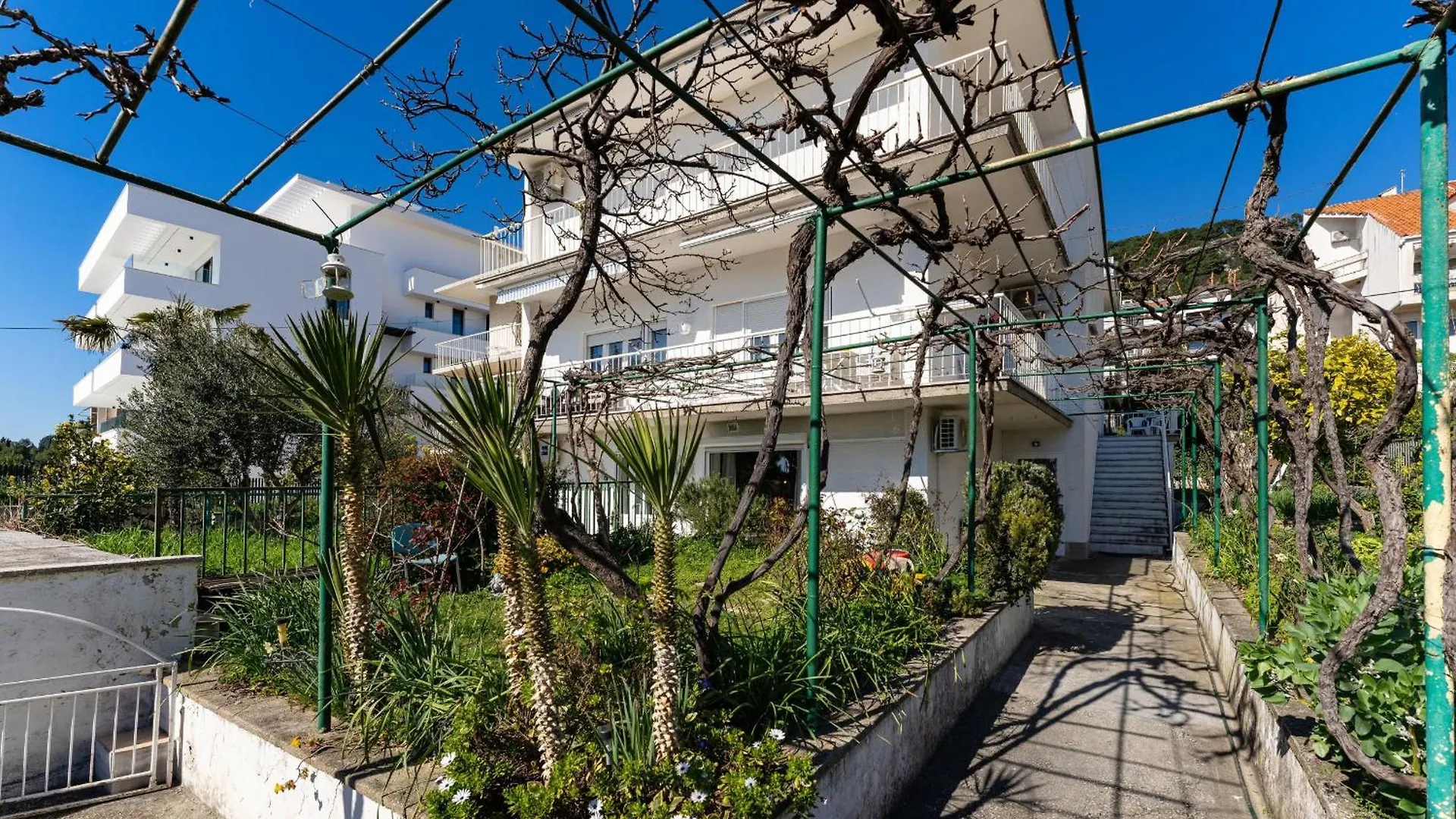 My Dalmatia - Beach Apartment 74 With Private Garage Split