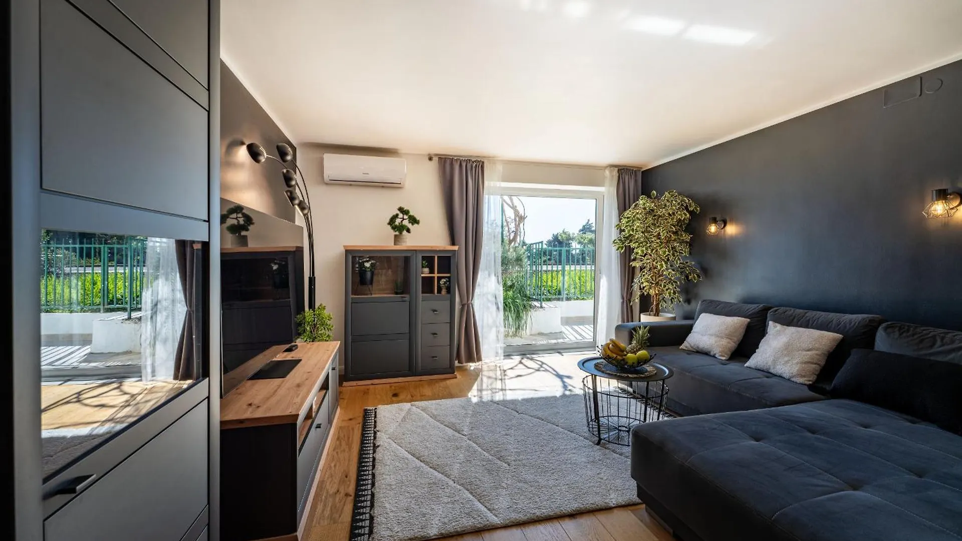 My Dalmatia - Beach Apartment 74 With Private Garage Split